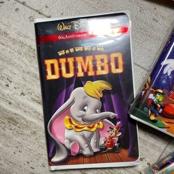 Set of 5 Disney VHS tapes.Pinocchio new in package - Picture 3 of 15